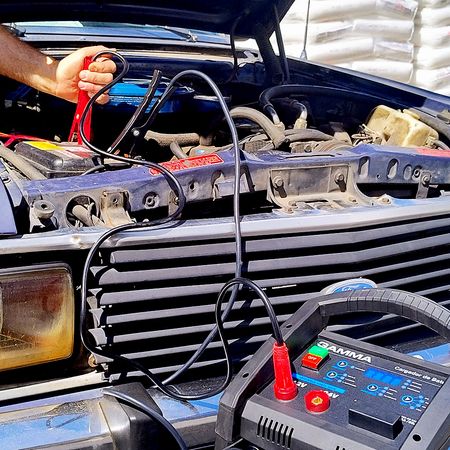 Schumacher - Cargador de batería con arrancador de motor, booster y mantenedor, 250 A/40 A, 12 V/24 V, para coches, camiones, SUV, vehículos marinos, casas rodantes : Schumacher